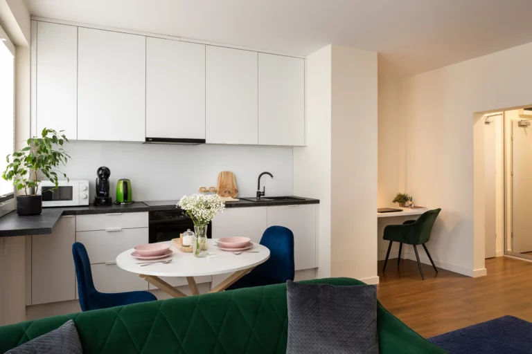 Studio+ nr 2 z aneksem kuchennym — noclegi Tychy centrum