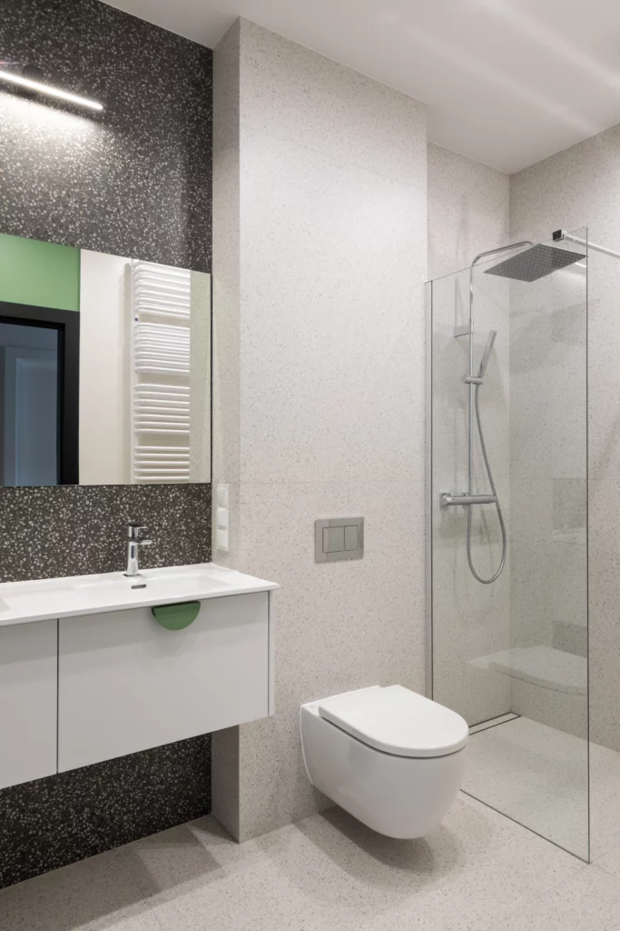 Łazienka z pralko-suszarką w apartamencie rodzinnym nr 2 Góreckiego 17.