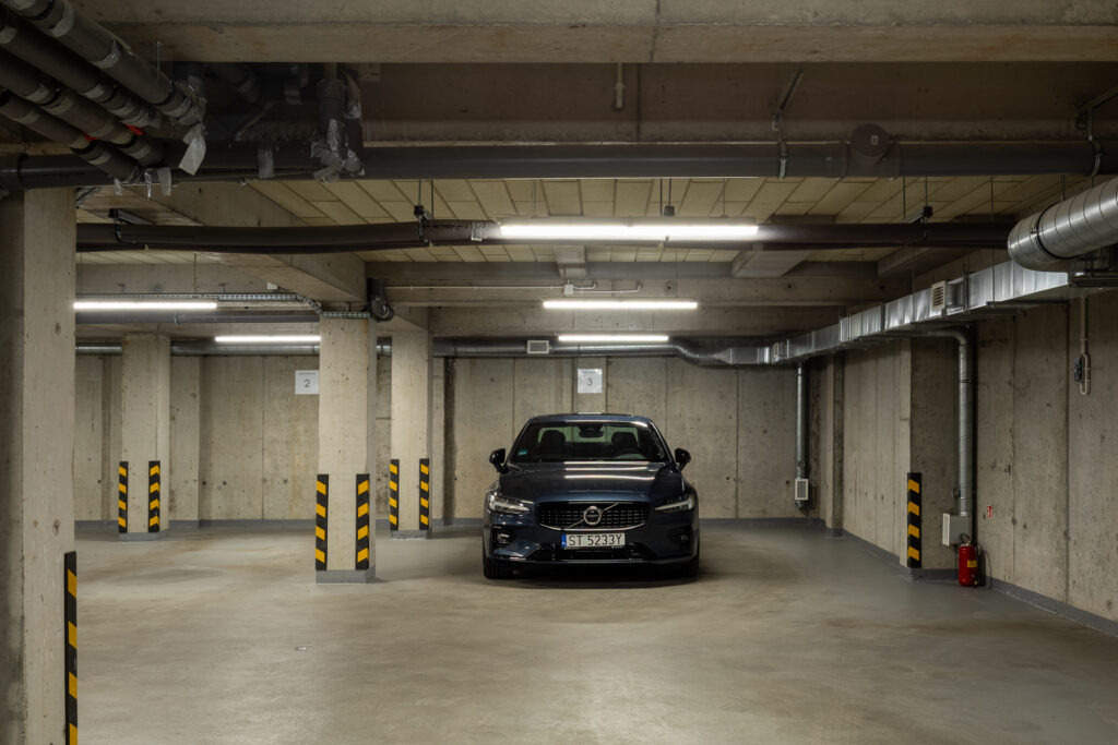 Miejsce parkingowe w garażu podziemnym budynku Trevi