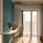 wygodne miejsce do pracy w apartamencie biznesowym Trevi Apartments Katowice biurko do pracy zdalnej